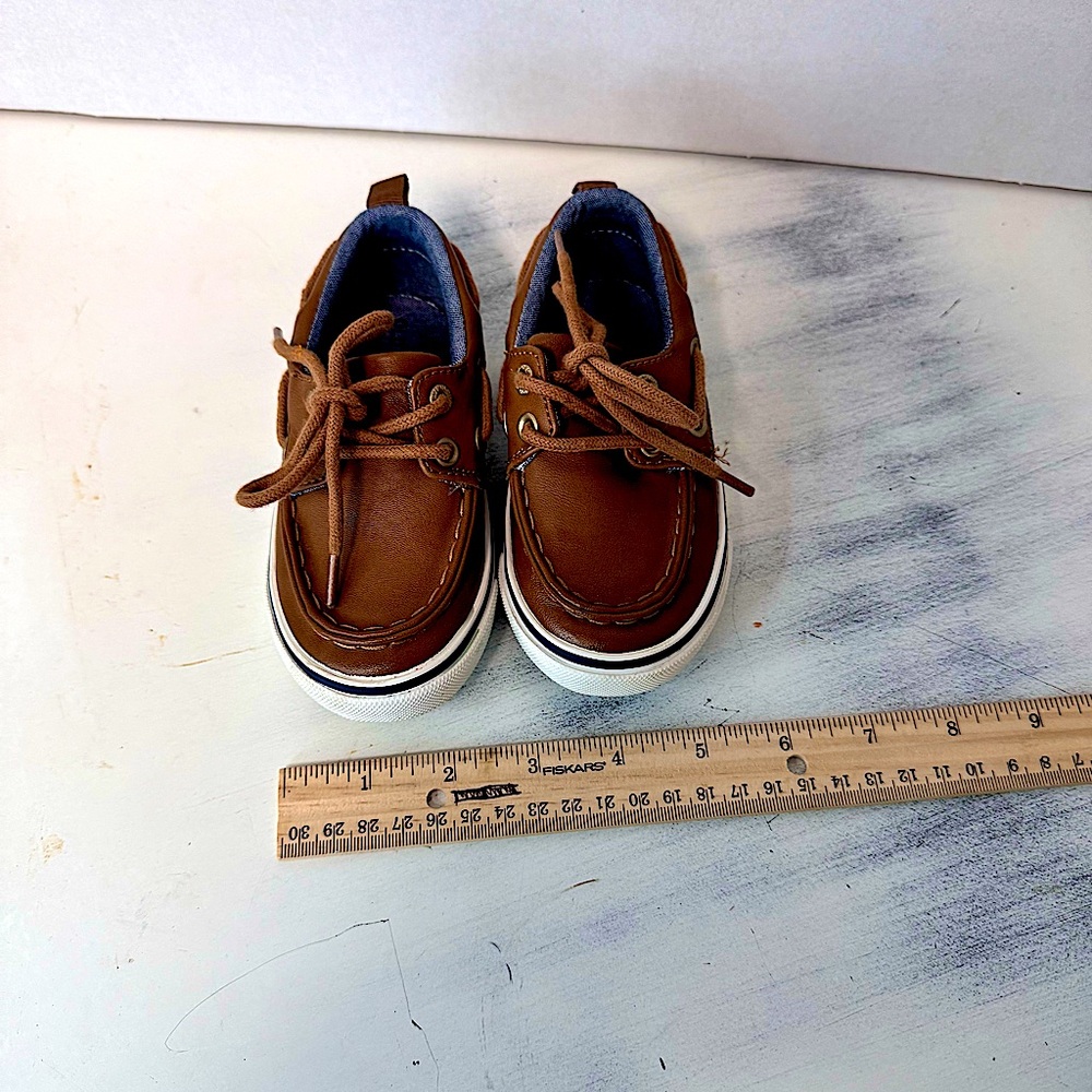Old Navy Tan loafers , boatshoes, Faux Leather , Metal Eyelets size 7 - Picture 3 of 6